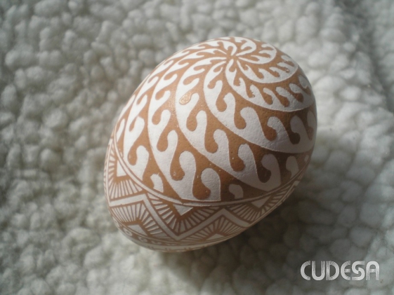 Двоколірна писанка